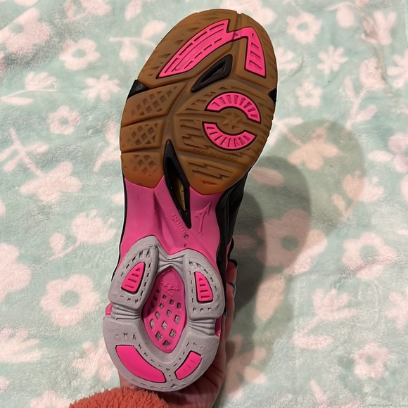 Mizuno Womens Volleyball Shoes - Picture 2 of 4